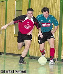 Nedim Cerimovic (links) vom VfL Woltorf   [Bild-Link zur paz-online-story]